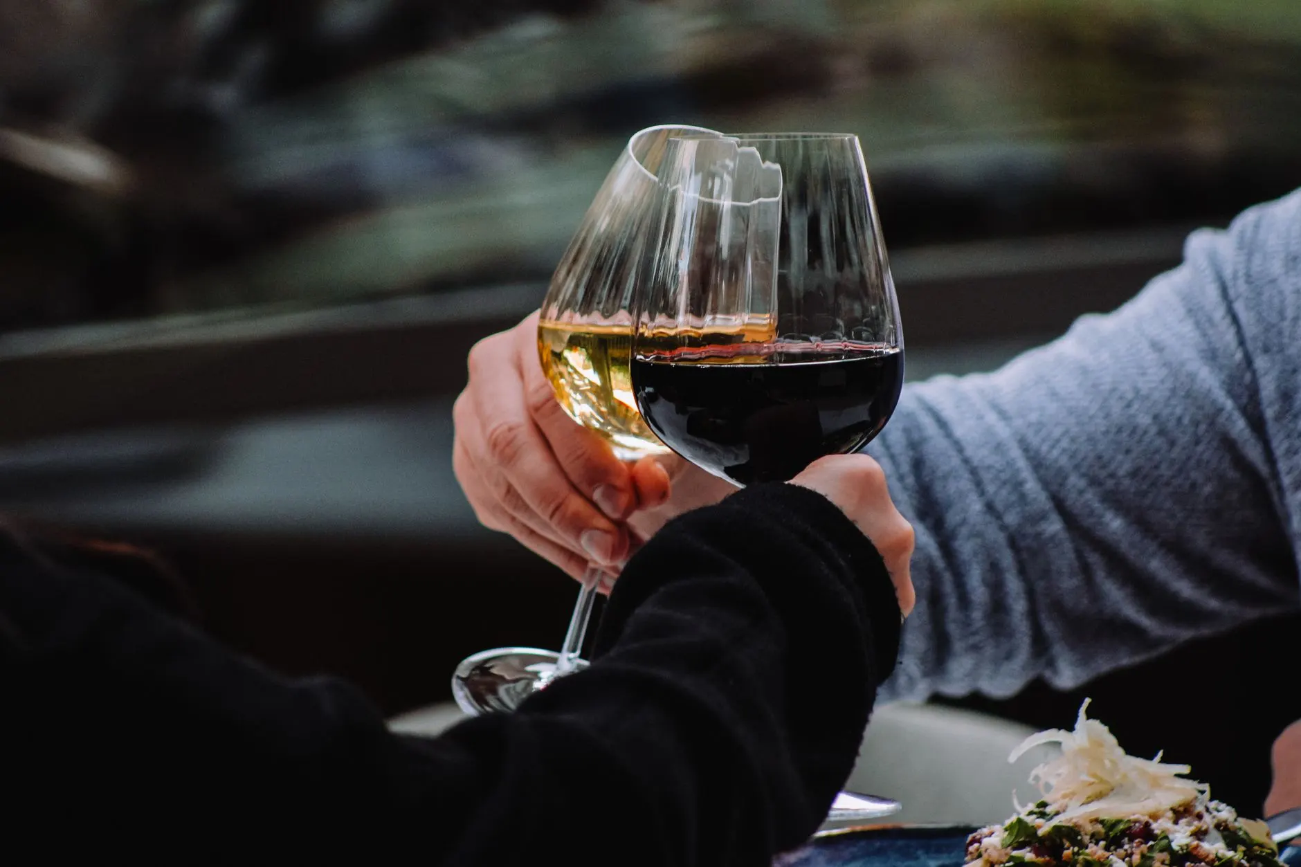 葡萄酒产品参数对比:红葡萄酒与白葡萄酒适饮场景分析正文配图 1